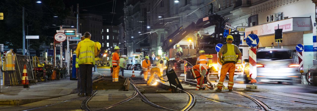 Nächtliche Gleisbauarbeiten und Erneuerung des Gleisuntergrundes an der Kreuzung Währinger Straße - Nußdorfer Straße - Spitalgasse