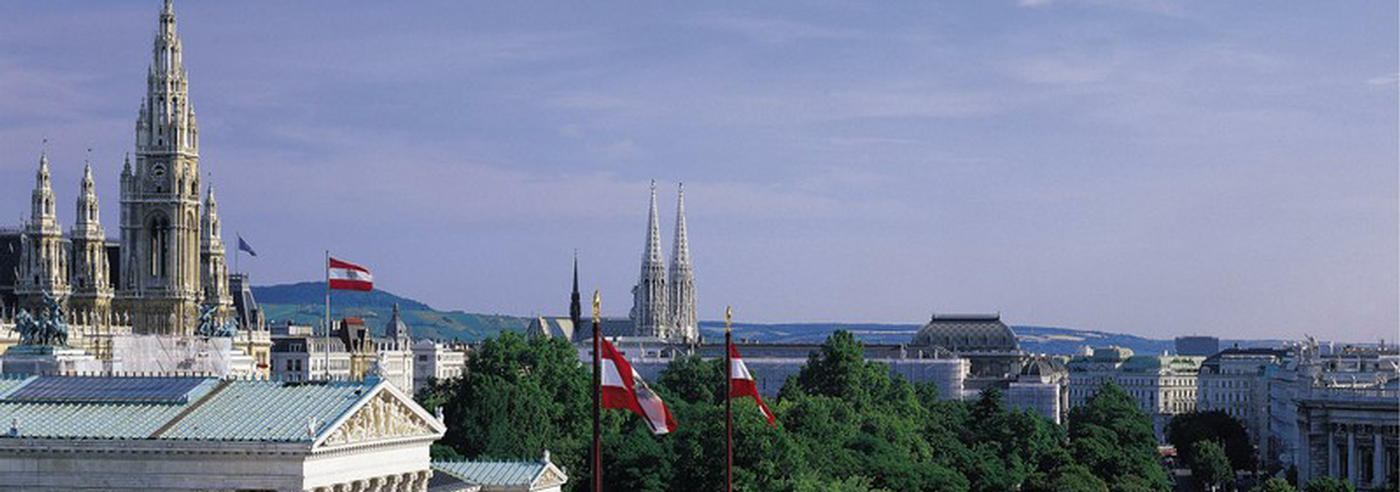 Wiener Ringstrasse with parliament