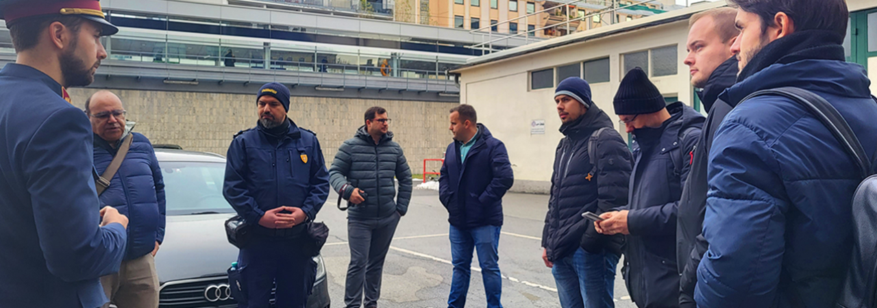 Die Delegation aus Bratislava am Parkplatz der Abteilung Parkraumüberwachung (MA 67)