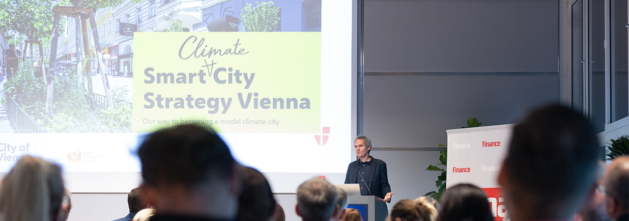 Johannes Lutter, Leiter der Abteilung Stadtentwicklung und Mobilität bei Urban Innovation Vienna, bei der Konferenz 'Smart Cities and Mobility' in Slowenien