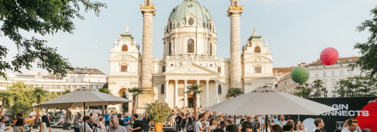 A ViennaUP résztvevői esténként a Karlsplatzon lazíthatnak